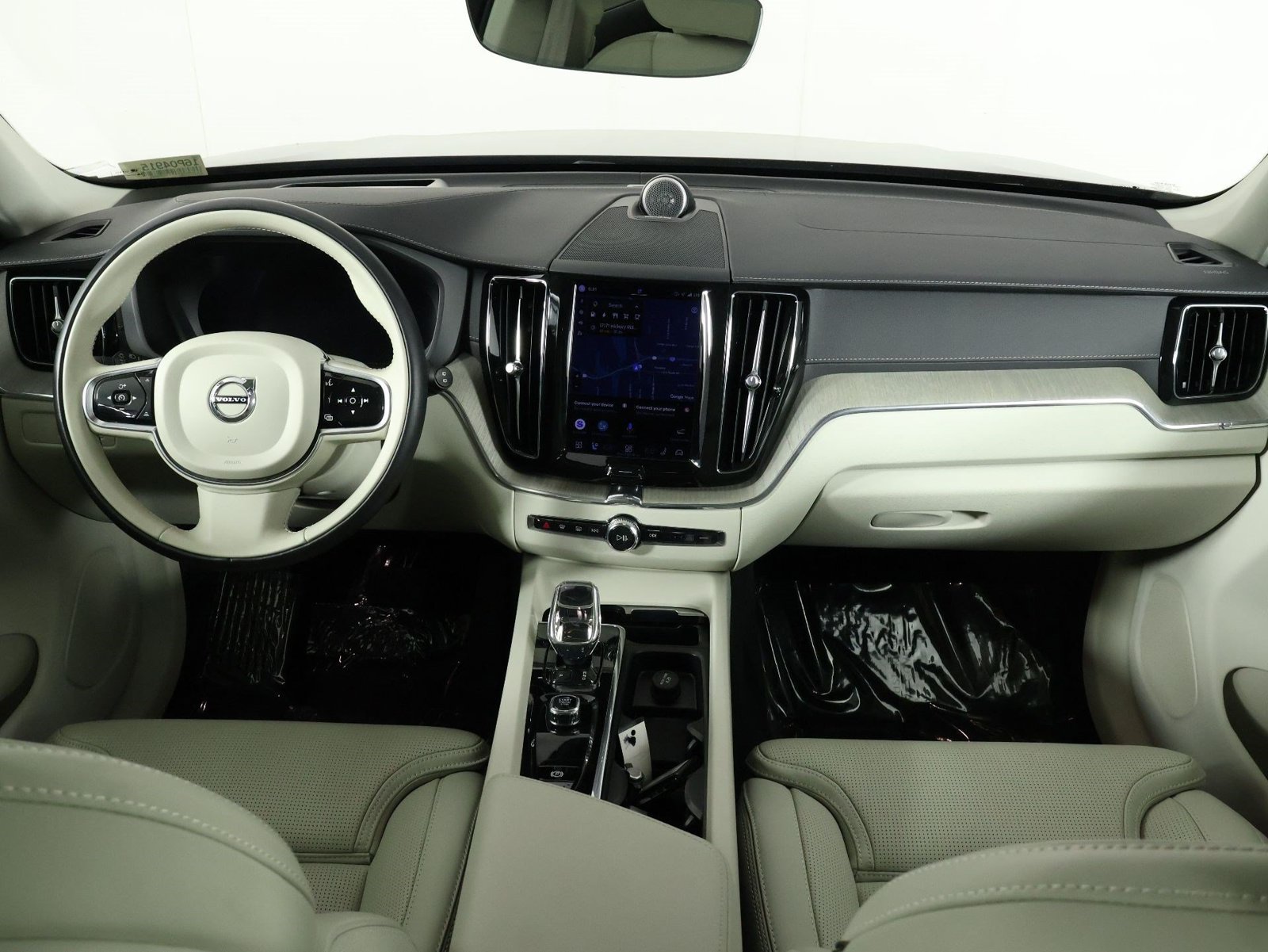 Used 2023 Volvo XC60 T8 Ultimate w/ Protection Package Premier AWD/4WD image 7