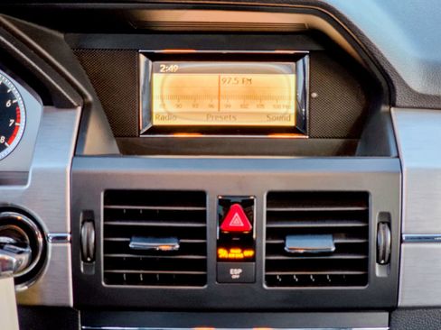 Used 2010 Mercedes-Benz GLK 350 4MATIC image 38