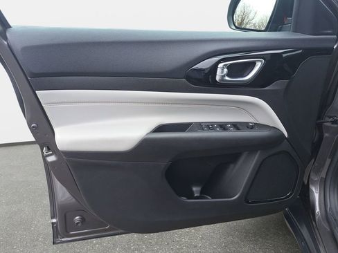 Certified 2022 Jeep Compass Limited image 27