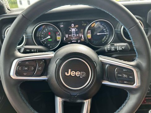 Used 2023 Jeep Wrangler Unlimited Rubicon 4xe w/ Cold Weather Group AWD/4WD image 31