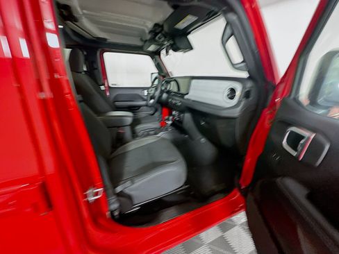 Used 2025 Jeep Wrangler Unlimited Sahara AWD/4WD image 29