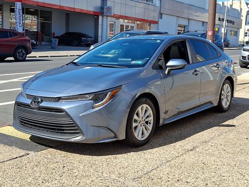 Used 2023 Toyota Corolla LE w/ LE Premium Package FWD image 3