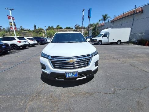 Used 2023 Chevrolet Traverse LT FWD image 3