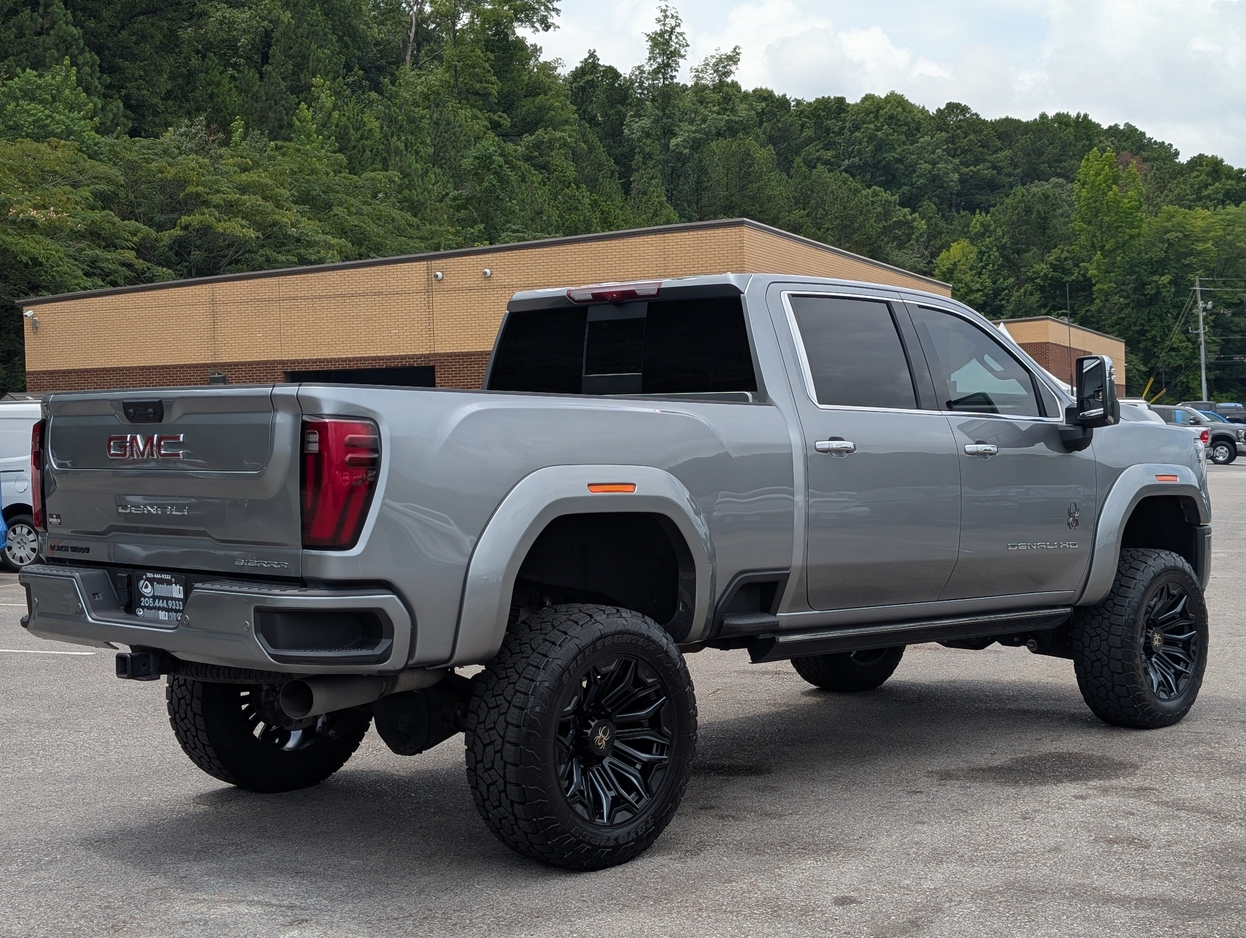 Used 2025 GMC Sierra 2500 Denali w/ Denali Reserve Package AWD/4WD image 9