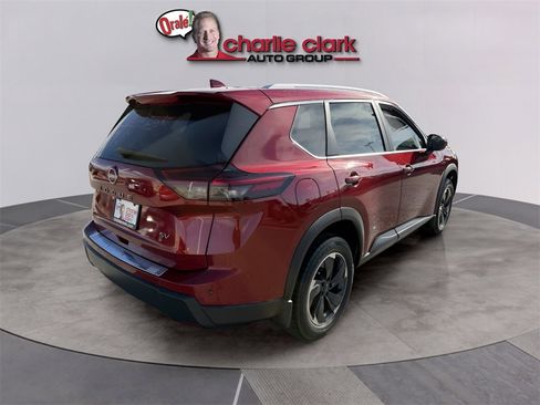 Used 2024 Nissan Rogue SV w/ SV Premium Package image 5
