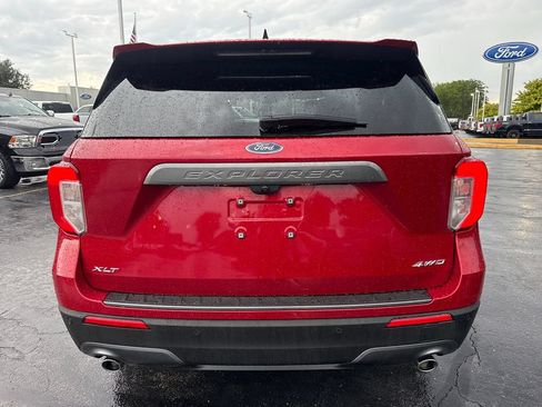 Used 2024 Ford Explorer XLT w/ Equipment Group 202A AWD/4WD image 8