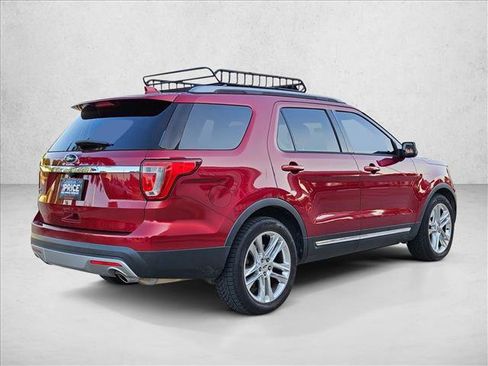 Used 2017 Ford Explorer XLT w/ Equipment Group 202A FWD image 5