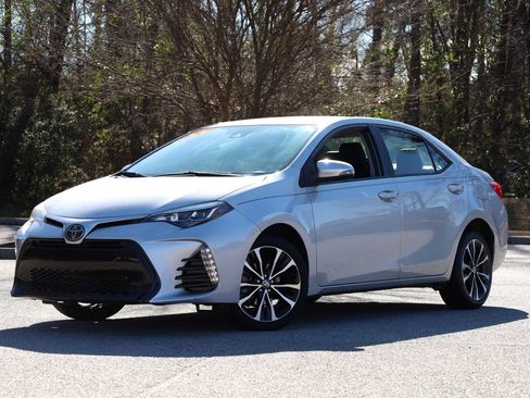 Used 2017 Toyota Corolla SE image 1