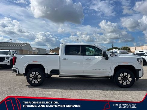 Used 2025 GMC Sierra 3500 Denali w/ Denali Reserve Package AWD/4WD image 8