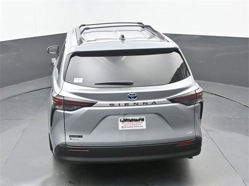 Used 2025 Toyota Sienna LE image 15