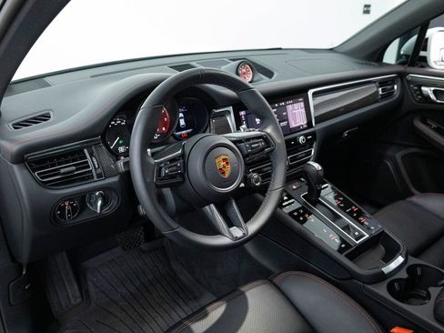 Certified 2026 Porsche Macan GTS AWD/4WD image 4