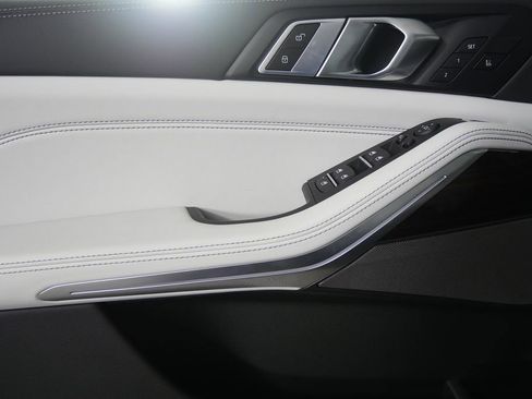 Used 2026 BMW X5 sDrive40i w/ M Sport Package image 9