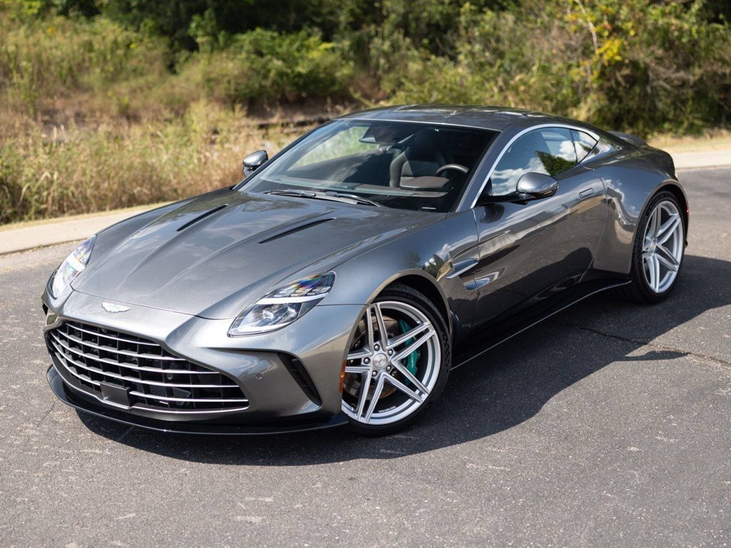 Used 2025 Aston Martin V8 Vantage Coupe RWD image 2