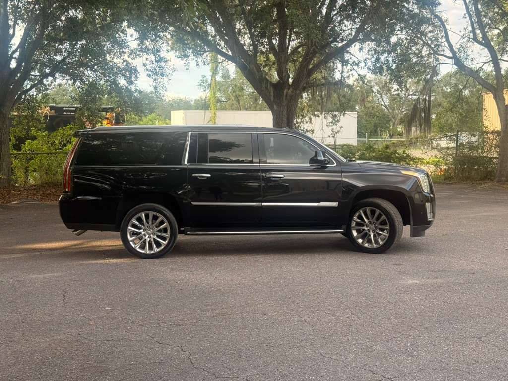 Used 2018 Cadillac Escalade ESV Luxury RWD image 4