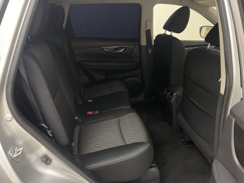 Used 2019 Nissan Rogue SV image 30