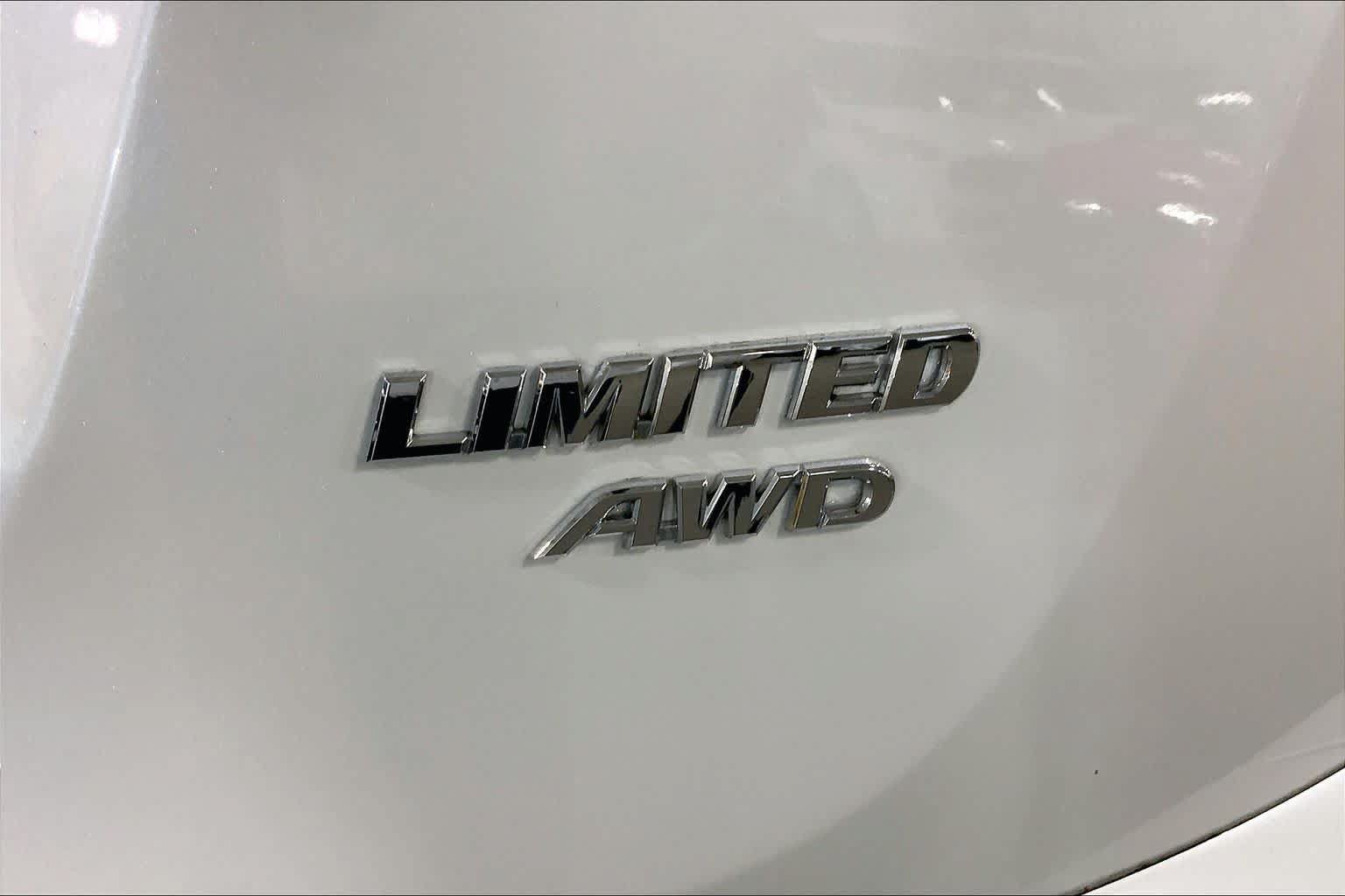 Used 2016 Toyota RAV4 Limited w/ Advanced Technology Package AWD/4WD image 10