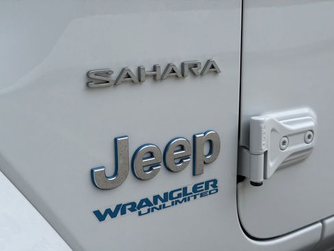 Used 2022 Jeep Wrangler Unlimited Sahara AWD/4WD image 14