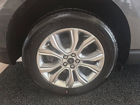 Used 2023 Ford Edge Titanium image 41