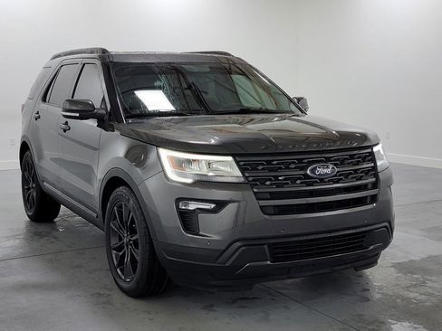 Used 2019 Ford Explorer XLT w/ Equipment Group 202A FWD image 2