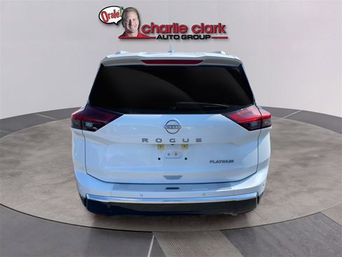 Used 2024 Nissan Rogue Platinum image 5