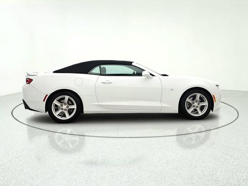 Used 2018 Chevrolet Camaro LT RWD image 8