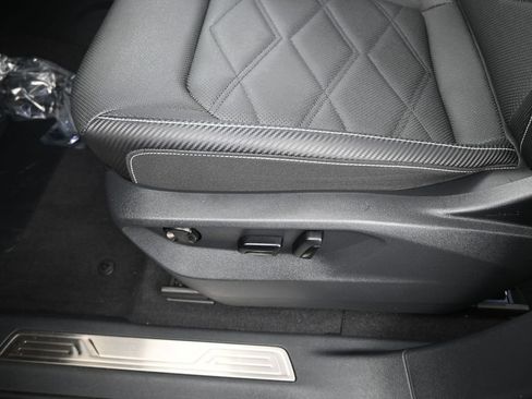 Used 2024 Volkswagen Atlas Cross Sport SE image 15