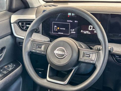 Used 2025 Nissan Kicks SV w/ Charging Package FWD image 15
