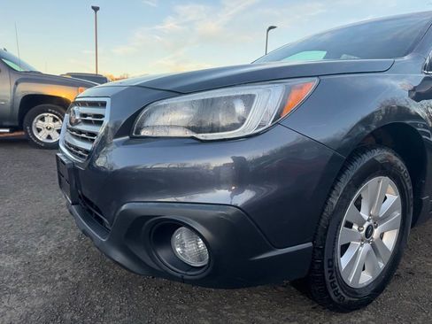 Used 2017 Subaru Outback 2.5i Premium image 12