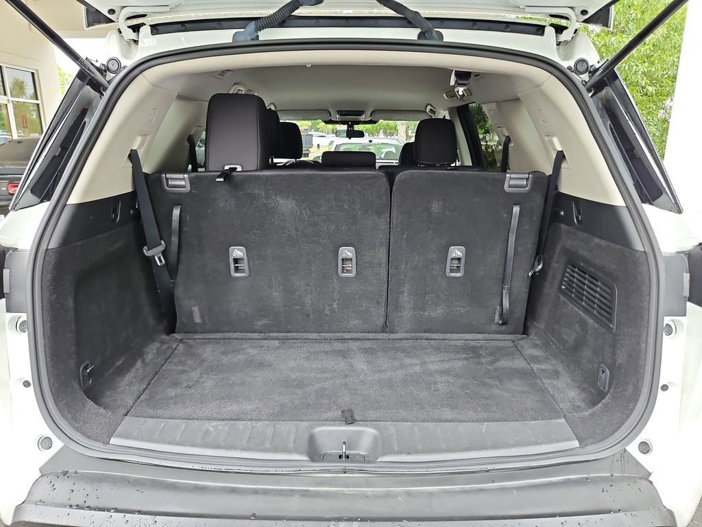 Used 2024 Nissan Pathfinder SV FWD image 30