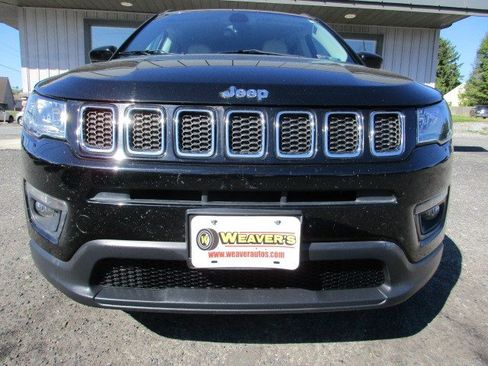 Used 2017 Jeep Compass Latitude AWD/4WD image 2