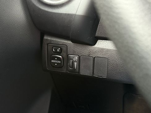 Used 2017 Toyota Corolla L image 21