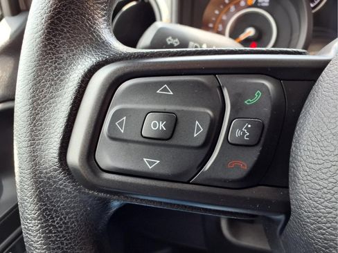 Used 2025 Jeep Gladiator Sport AWD/4WD image 19