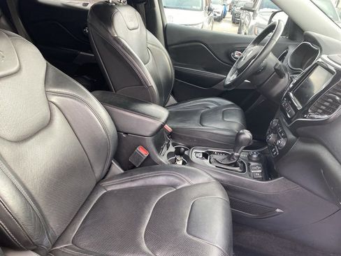 Certified 2019 Jeep Cherokee Limited w/ Luxury Group image 9