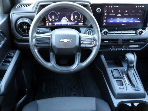 Used 2024 Chevrolet Colorado W/T image 4