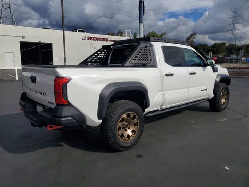 Used 2025 Toyota Tacoma Trailhunter image 3