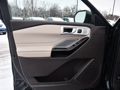 Used 2023 Ford Explorer Platinum w/ Technology Package image 24