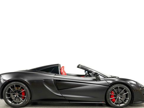Used 2018 McLaren 570S Spider image 2