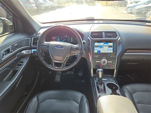 Used 2018 Ford Explorer Limited image 12
