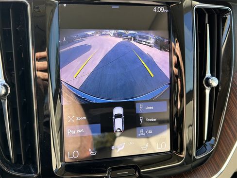 Used 2021 Volvo XC60 T5 Momentum w/ Protection Package Premier image 33