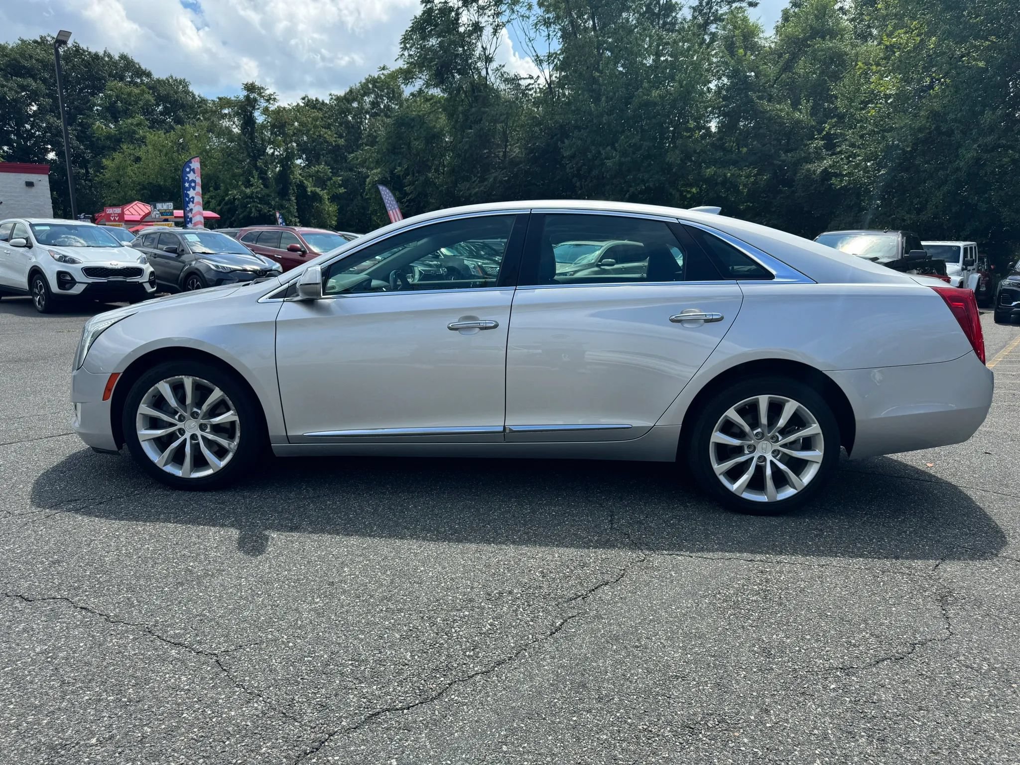 Used 2016 Cadillac XTS Luxury AWD/4WD image 2