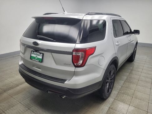 Used 2018 Ford Explorer XLT w/ Equipment Group 202A image 9