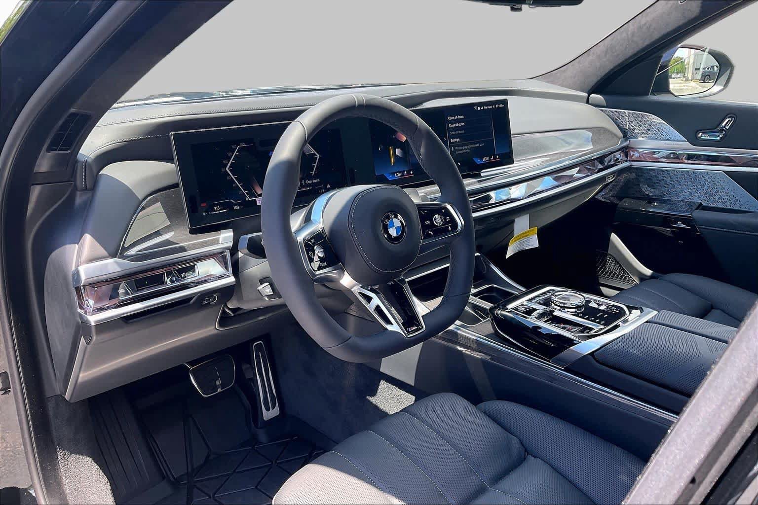Used 2026 BMW 760i xDrive w/ Executive Package AWD/4WD image 9