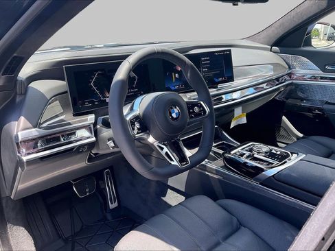 Used 2026 BMW 760i xDrive w/ Executive Package AWD/4WD image 9