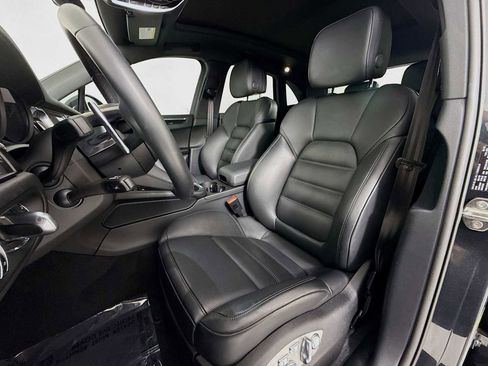 Certified 2025 Porsche Macan AWD/4WD image 5