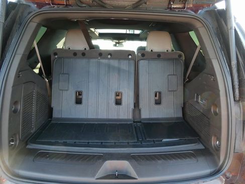 Used 2023 GMC Yukon SLT w/ SLT Premium Package image 17