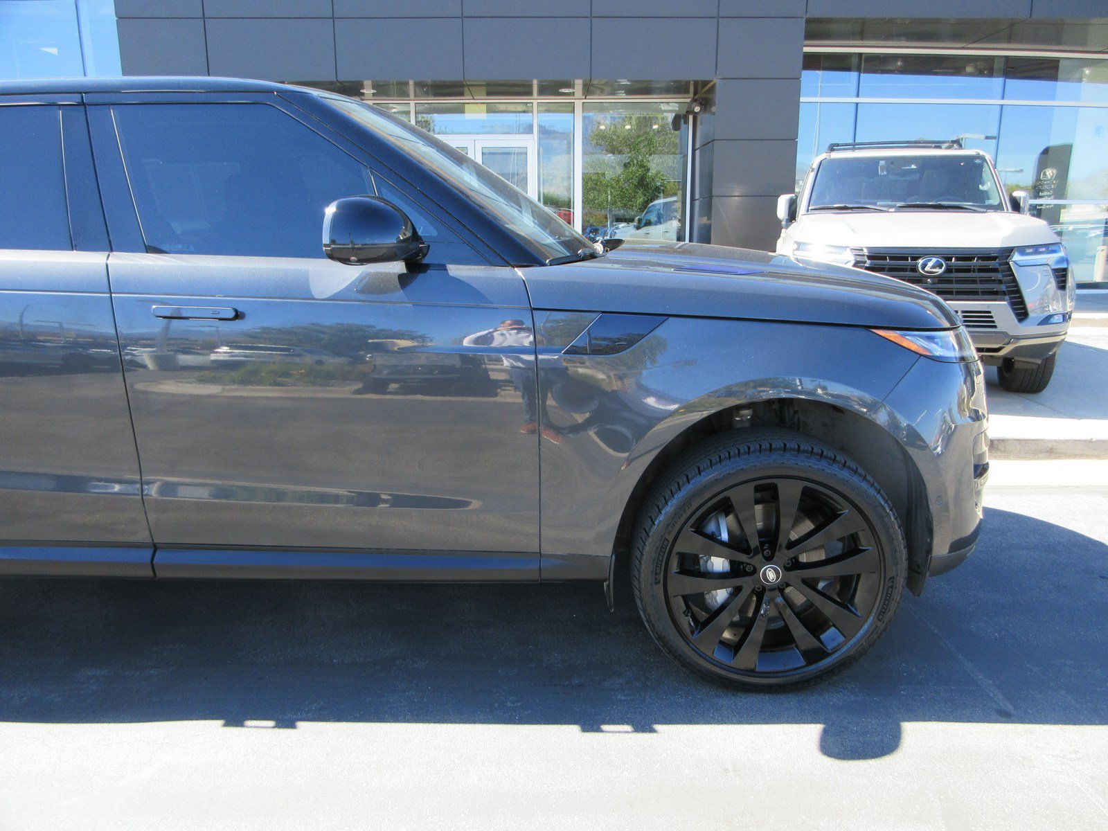 Used 2023 Land Rover Range Rover Sport SE AWD/4WD image 12