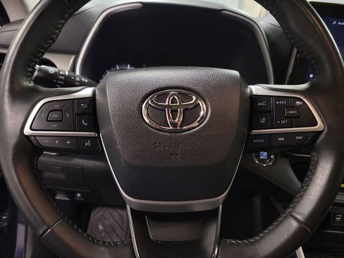 Used 2023 Toyota Highlander XLE FWD image 19