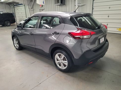 Used 2019 Nissan Kicks S FWD image 4