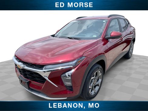Certified 2025 Chevrolet Trax LT w/ LT Convenience Package FWD image 1