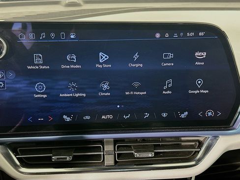 Used 2025 Chevrolet Equinox EV LT image 21